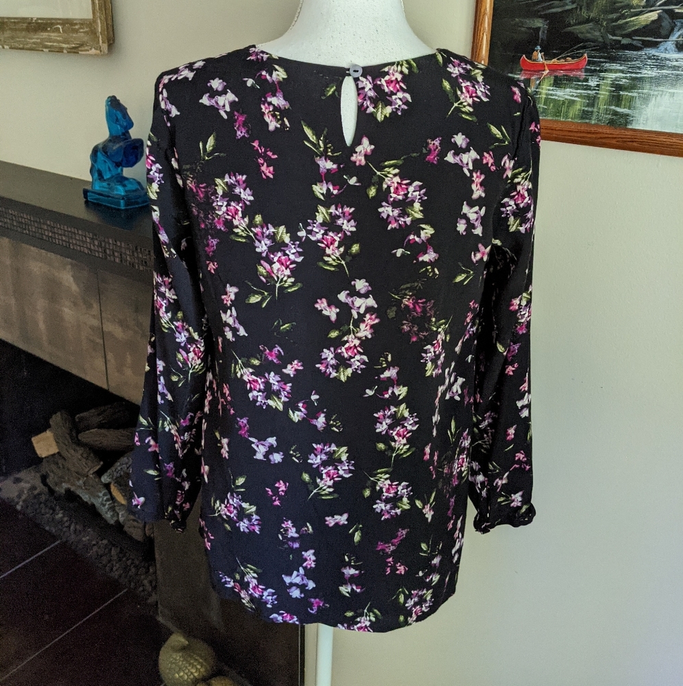 J.Jill Womens Small Black Purple Floral Asymmetrical Hem Blouse Keyhole Back 129 - Picture 4 of 6